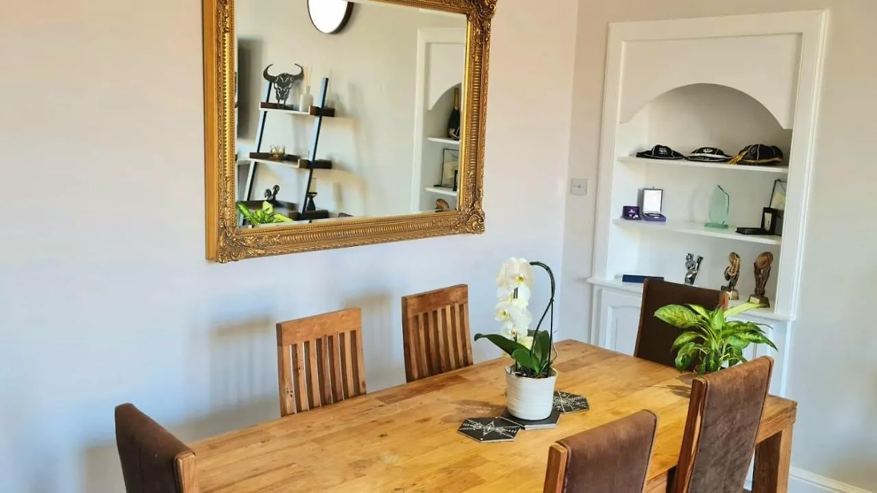 Stunning 2 Bedroom Georgian Apartment Edinburgh
