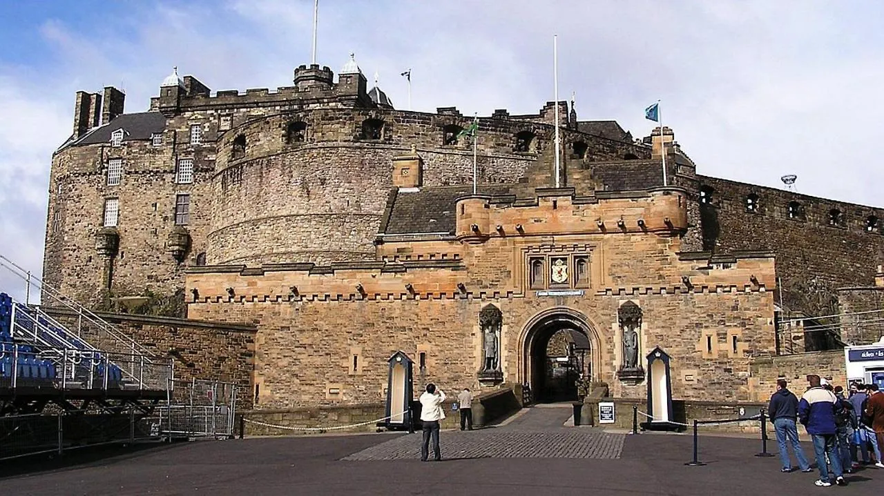 Stunning 2 Bedroom Georgian Apartment Edinburgh
